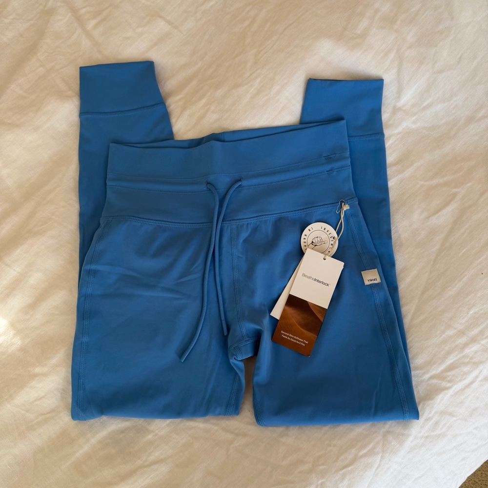 NWT Vuori daily legging baltic M